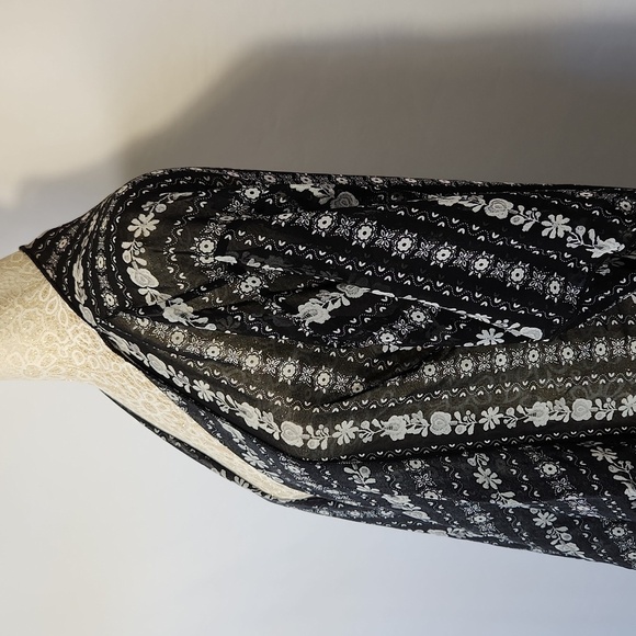 LulaRoe Women's Black White Chiffon Floral Print Waterfall Open Front Kimono S - Picture 6 of 14